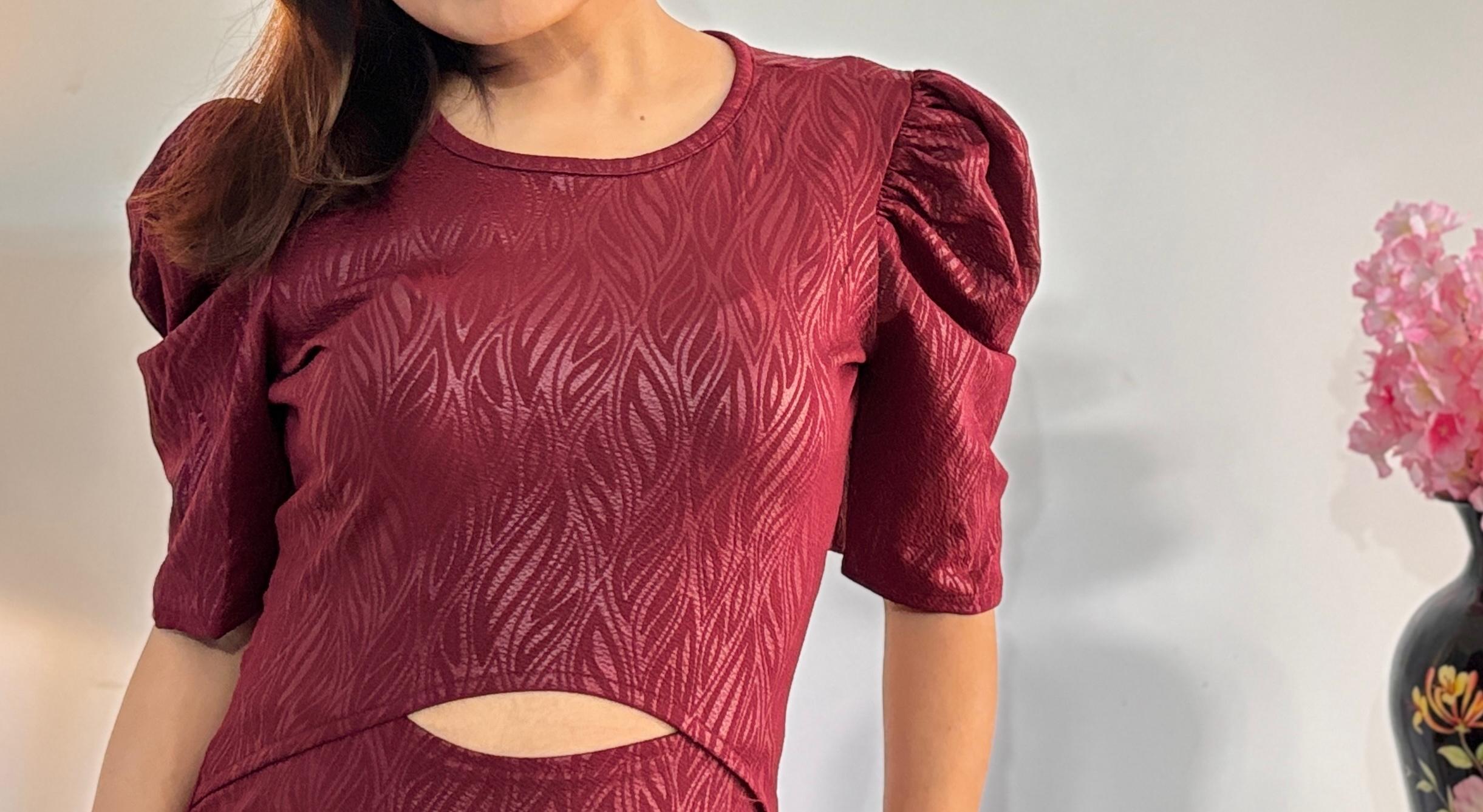 Maroon Textured Bodycon Midi Dress with Cut-Out Waist